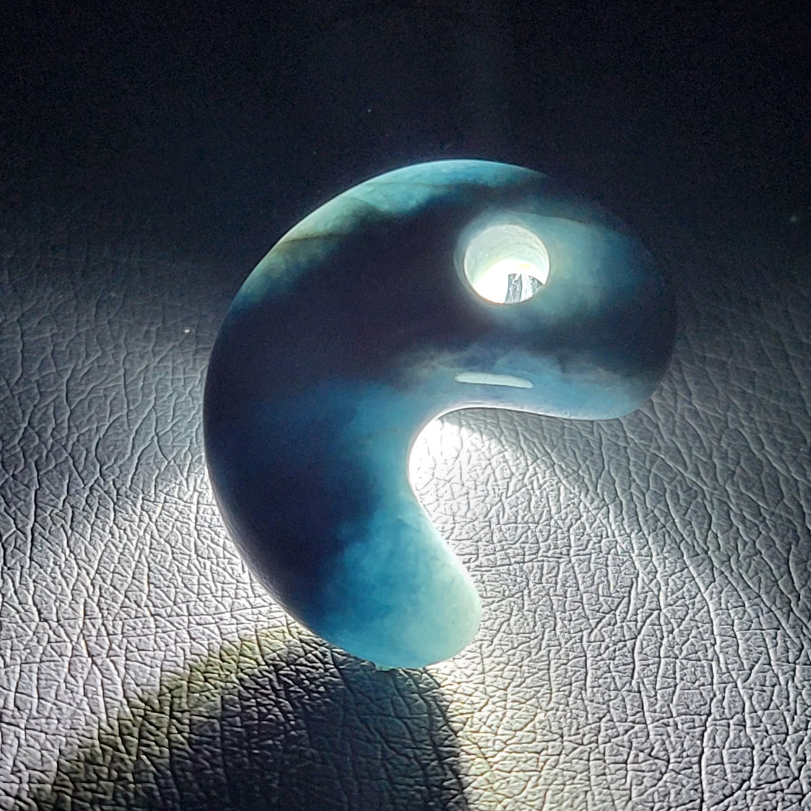 入コン沢 勾玉:糸魚川翡翠 BMT0338 | 糸魚川翡翠工芸家 赤羽可行BASE